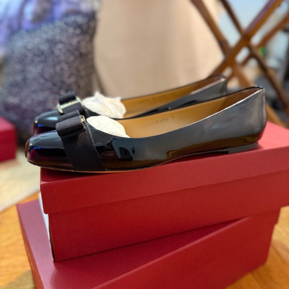 Ferragamo Varina Ballet Flats - size 9 - Picture 4 of 10